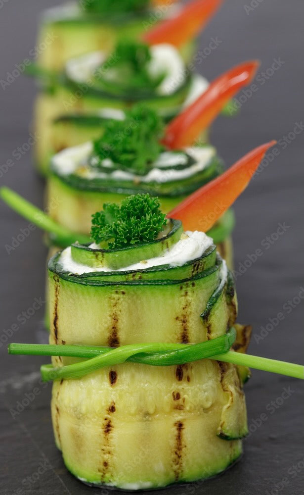 Zucchiniröllchen mit Frischkäsefüllung – Grillgott Zucchiniröllchen mit Frischkäsefüllung – Grillgott