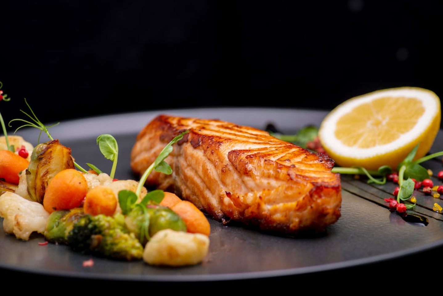 Gegrillter Lachs mit Avocado-Salsa – Grillgott Gegrillter Lachs mit Avocado-Salsa – Grillgott