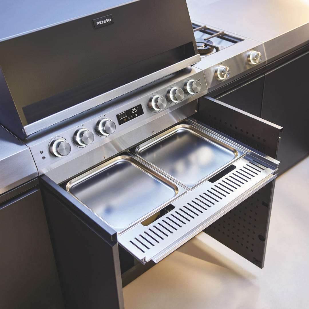 Fire Pro Gasgrill mit Regalen