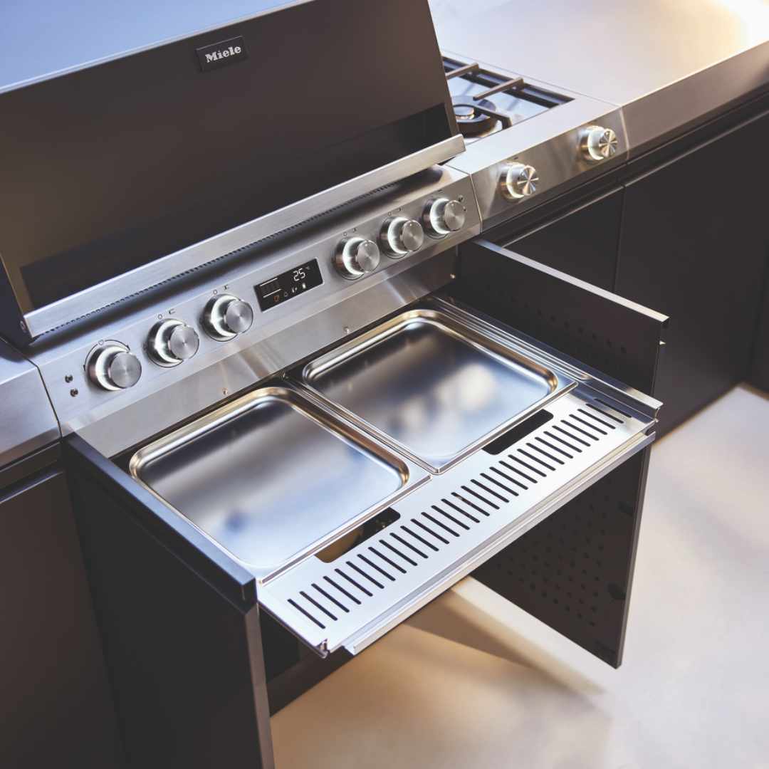 Fire Pro Gasgrill mit Regalen inkl. Plancha